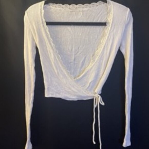 Light-Weight UO Cropped White Long Sleeve Wrap Shirt ~ Lace Detail - Picture 1 of 1